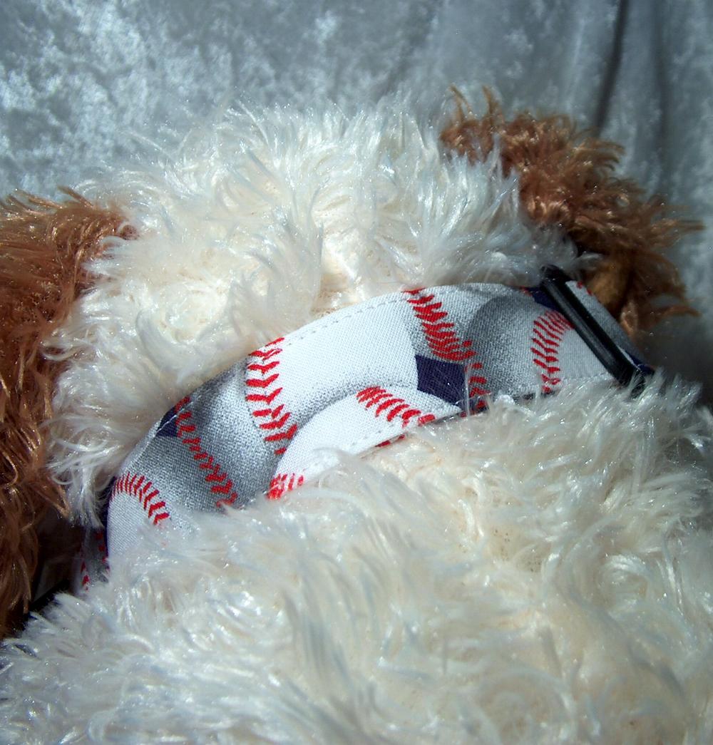 Baseballs Cat collar